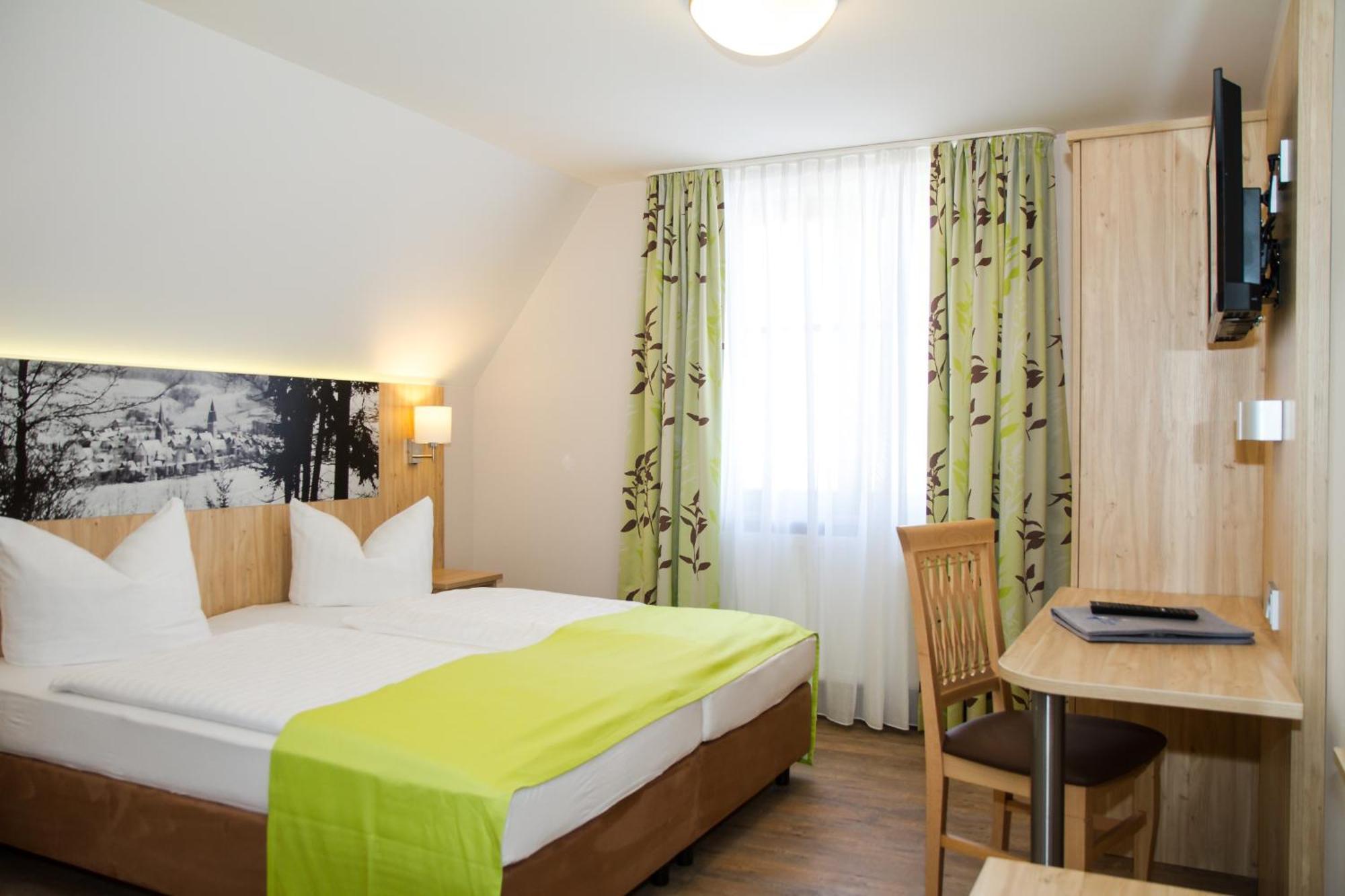 Hotel-Gasthof Blaue Traube E.K. Berching Pokój zdjęcie